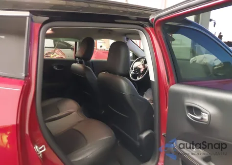 2019 Jeep Compass Latitude 4X4 из США, поврежденный, VIN 3C4NJDBBXKT846800